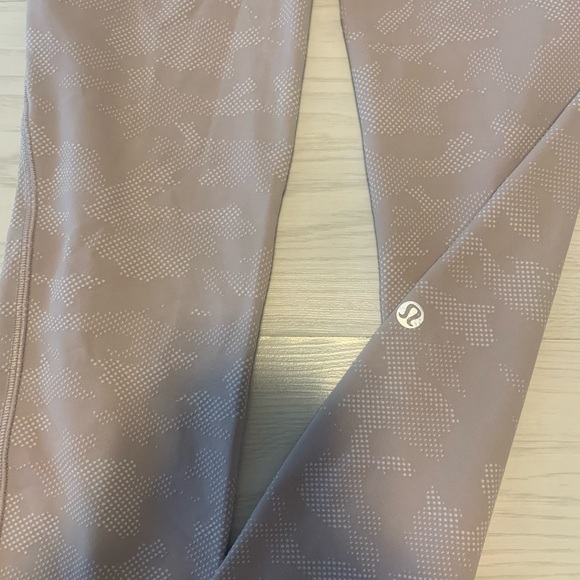 LULULEMON SIZE 6 ALIGNS - Picture 4 of 4